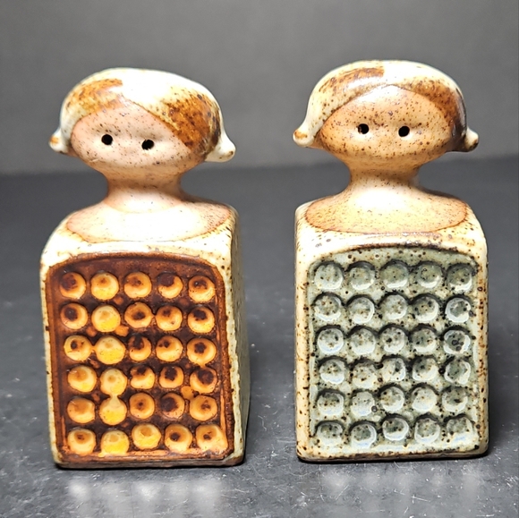 Vintage Lisa Larson Pottery Ceramic Mcm Girl Salt And Pepper Shakers - Picture 1 of 7